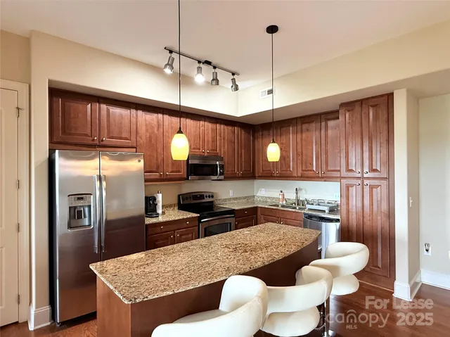 $2,895 | 4625 Piedmont Row Drive, Unit 615, Charlotte, NC 28210