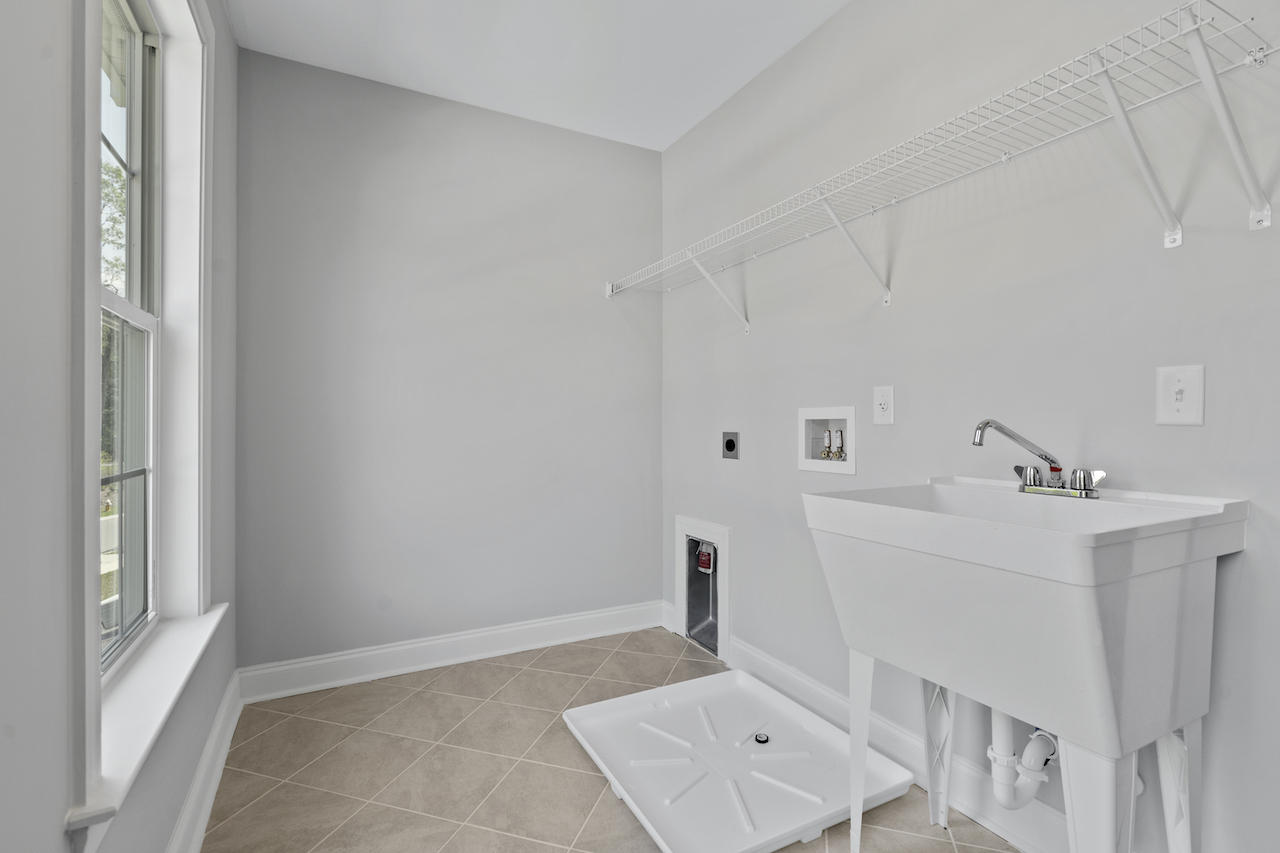 160 Boots Branch Road Summerville, SC 29485 - Photo 21 of 42 Laundry Room