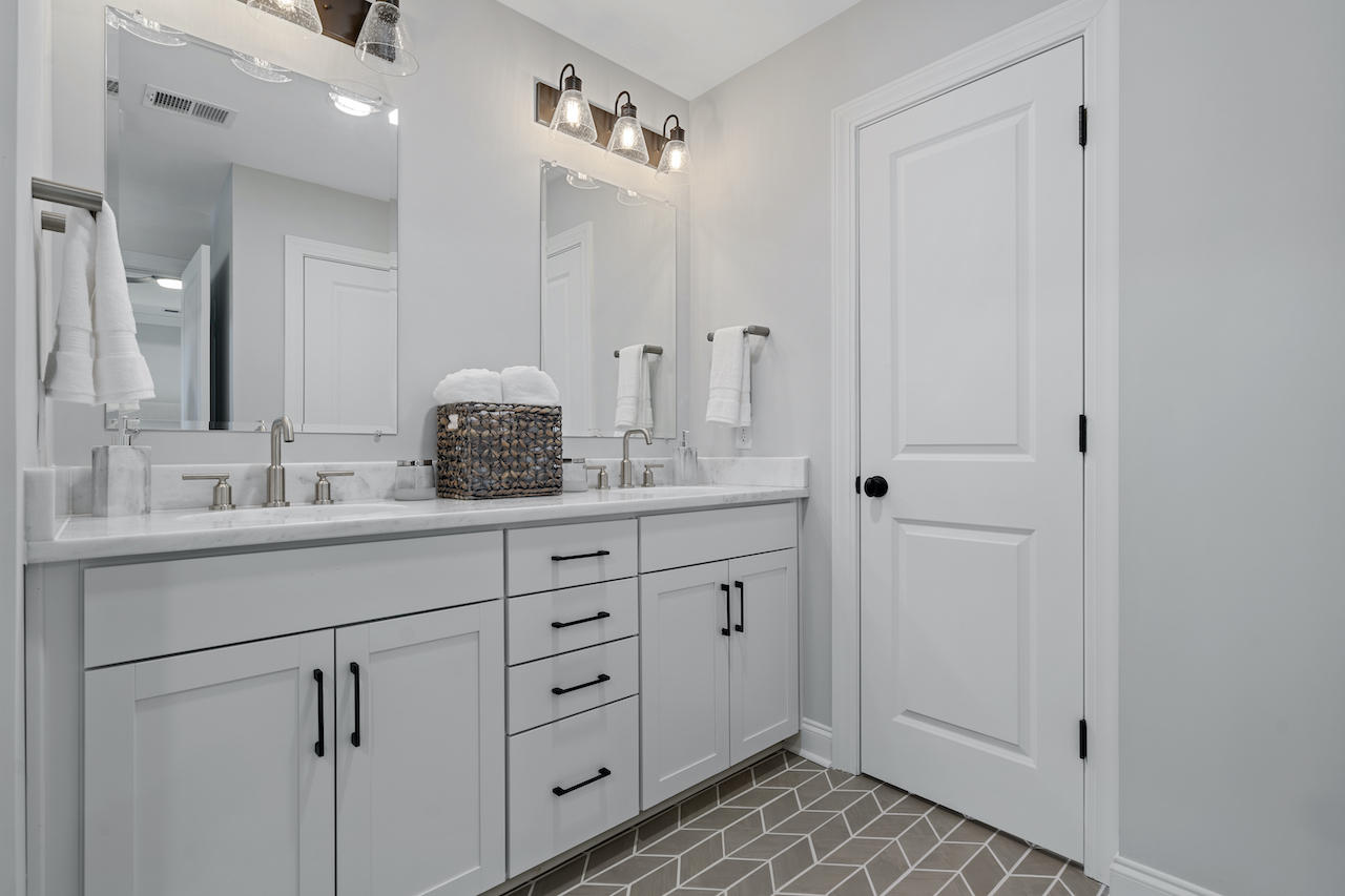 160 Boots Branch Road Summerville, SC 29485 - Photo 22 of 42 Master Bath
