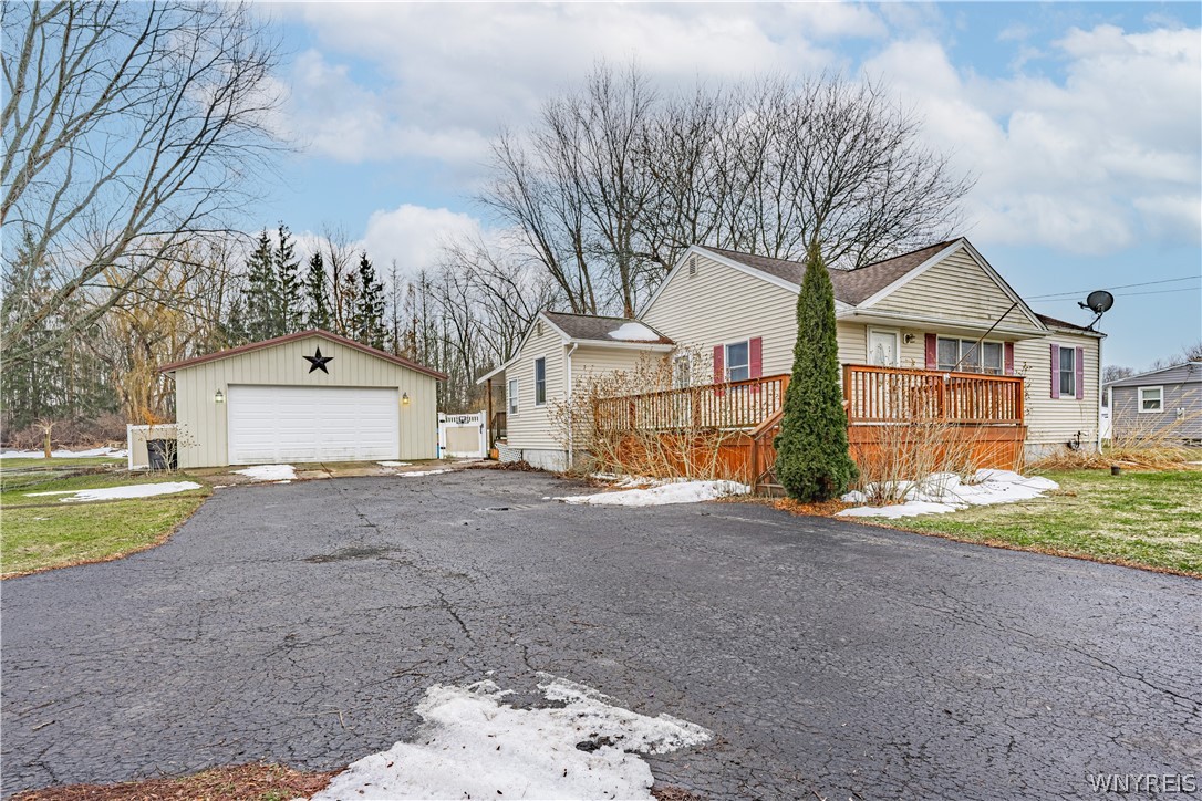 6852 Hatter Road Newfane, NY 14108 - Photo 3 of 29