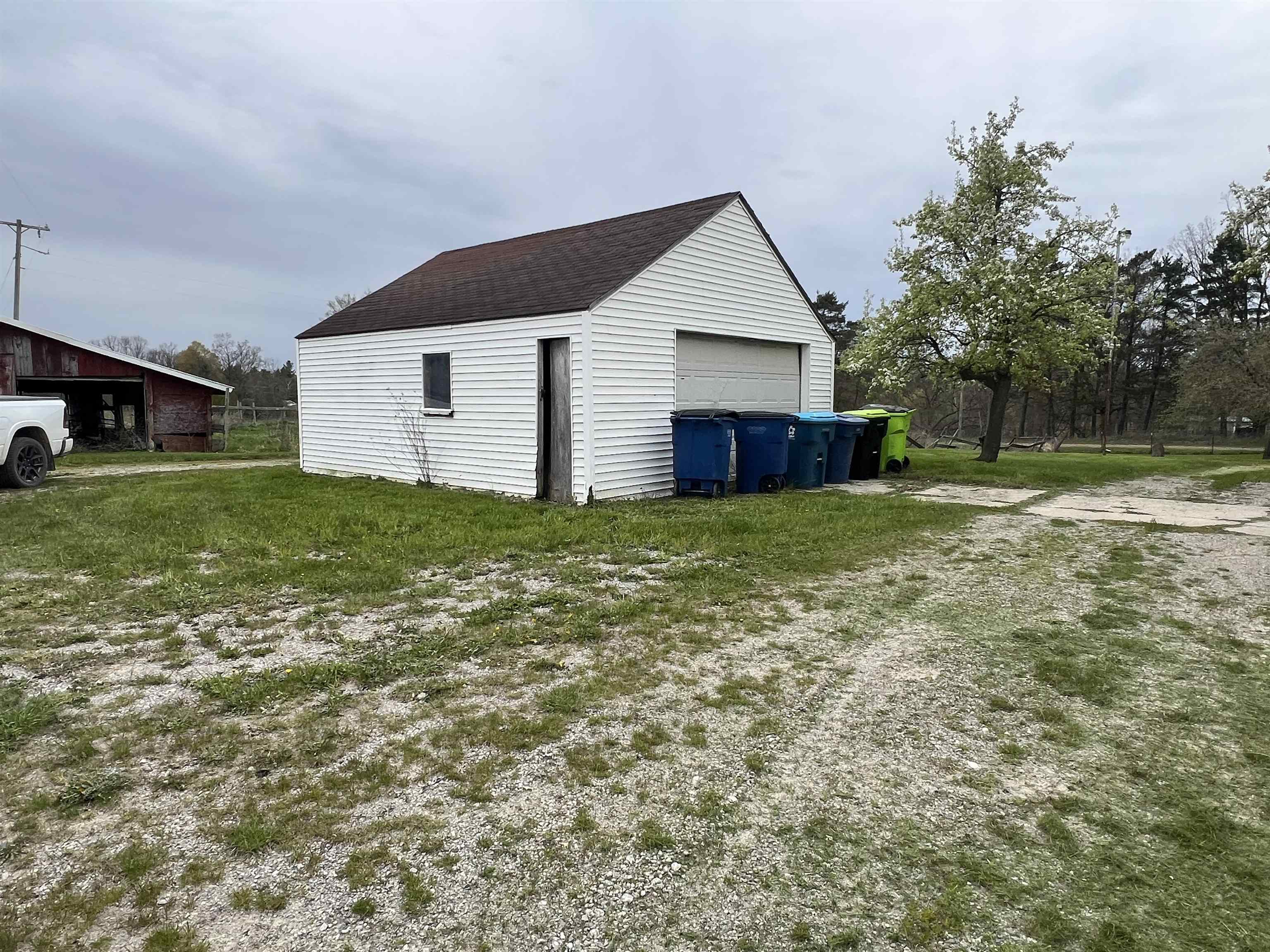 2699 Dutcher Road Gladwin, MI 48624 - Photo 7 of 37