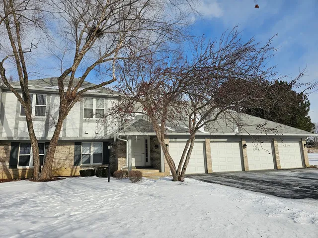 $304,900 | 186 Brook Lane, Unit 186, Vernon Hills, IL 60061