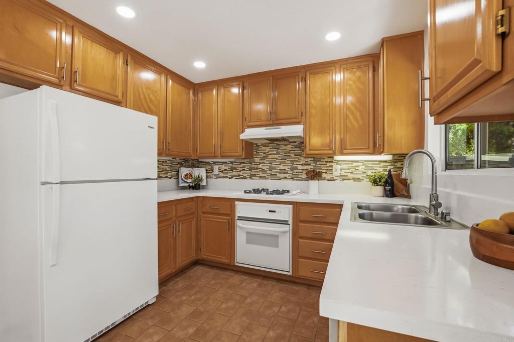 1265 Boca Raton Drive Chula Vista, CA 91915 - Photo 18 of 52 Kitchen