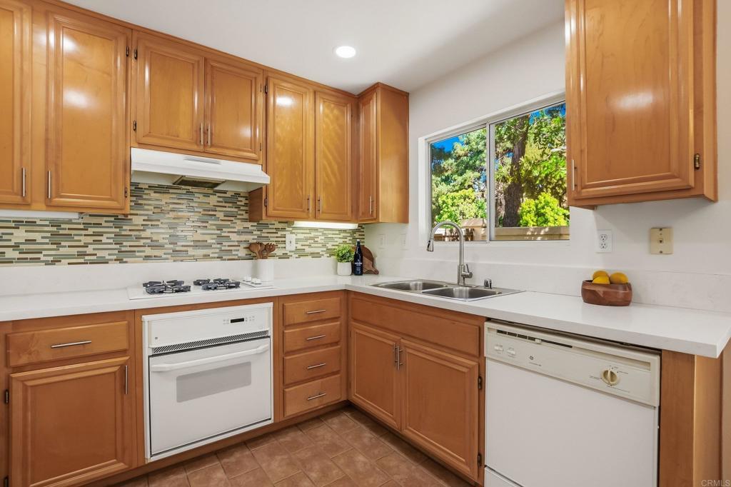 1265 Boca Raton Drive Chula Vista, CA 91915 - Photo 19 of 52 Kitchen