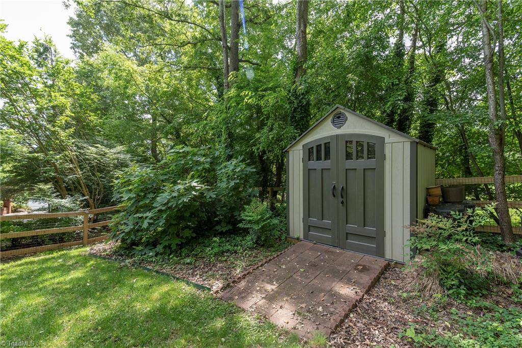 8085 Glengarriff Road Clemmons, NC 27012 - Photo 27 of 28 Gallery Image 27