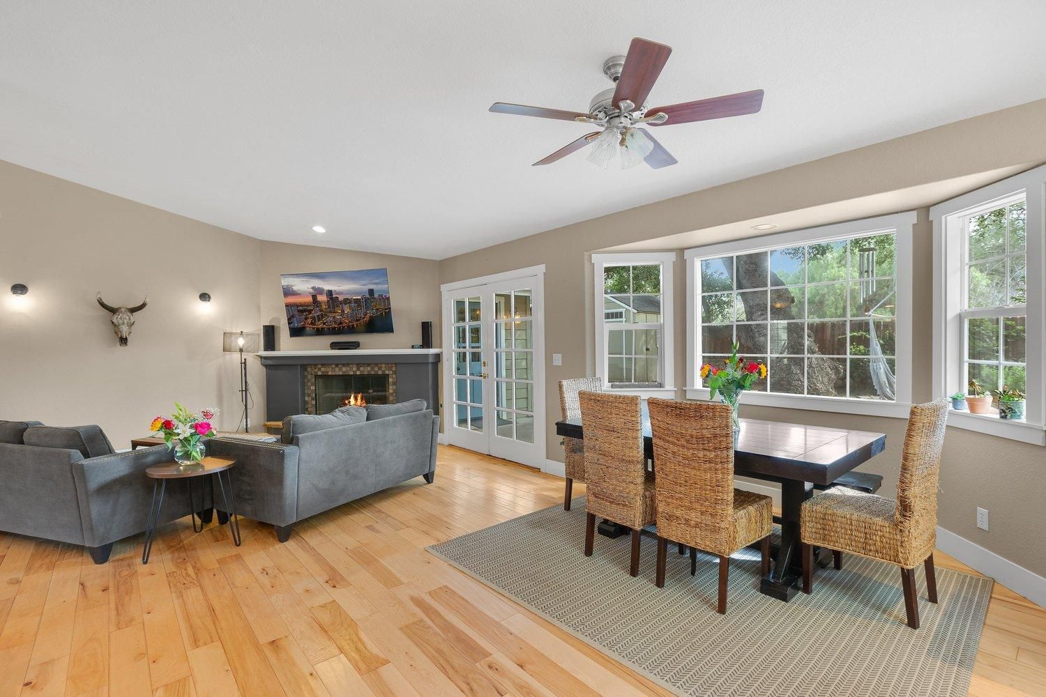 570 Burnham Road Oak View, CA 93022 - Photo 6 of 17 a living room with furniture and a flat screen tv