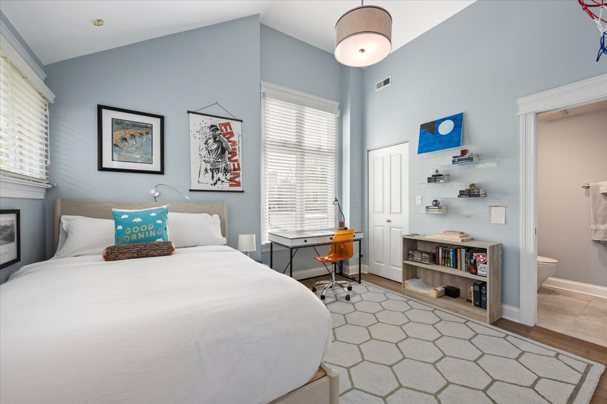 1019 West George Street Chicago, IL 60657 - Photo 21 of 43