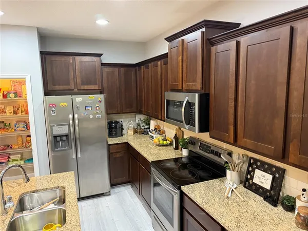 $2,500 | 2431 Midnight Pearl Drive, Sarasota, FL 34240