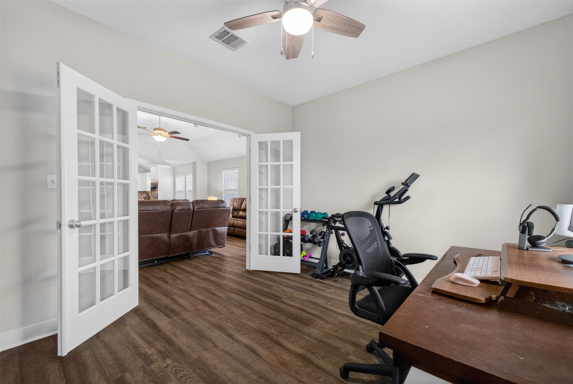1009 Bright Star Cove Georgetown, TX 78628 - Photo 14 of 40 a view of a room with gym equipment