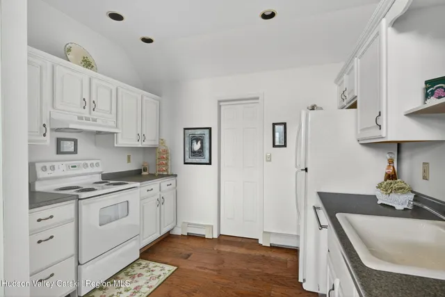 a view of a yard with a tree