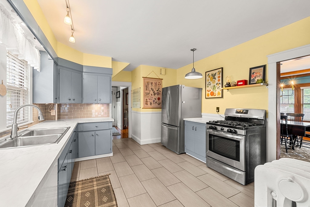 27 Lenox Street Brockton, MA 02301 - Photo 20 of 41