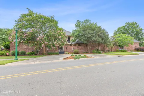 $975,000 | 100 Emily Circle, Lafayette, LA 70508