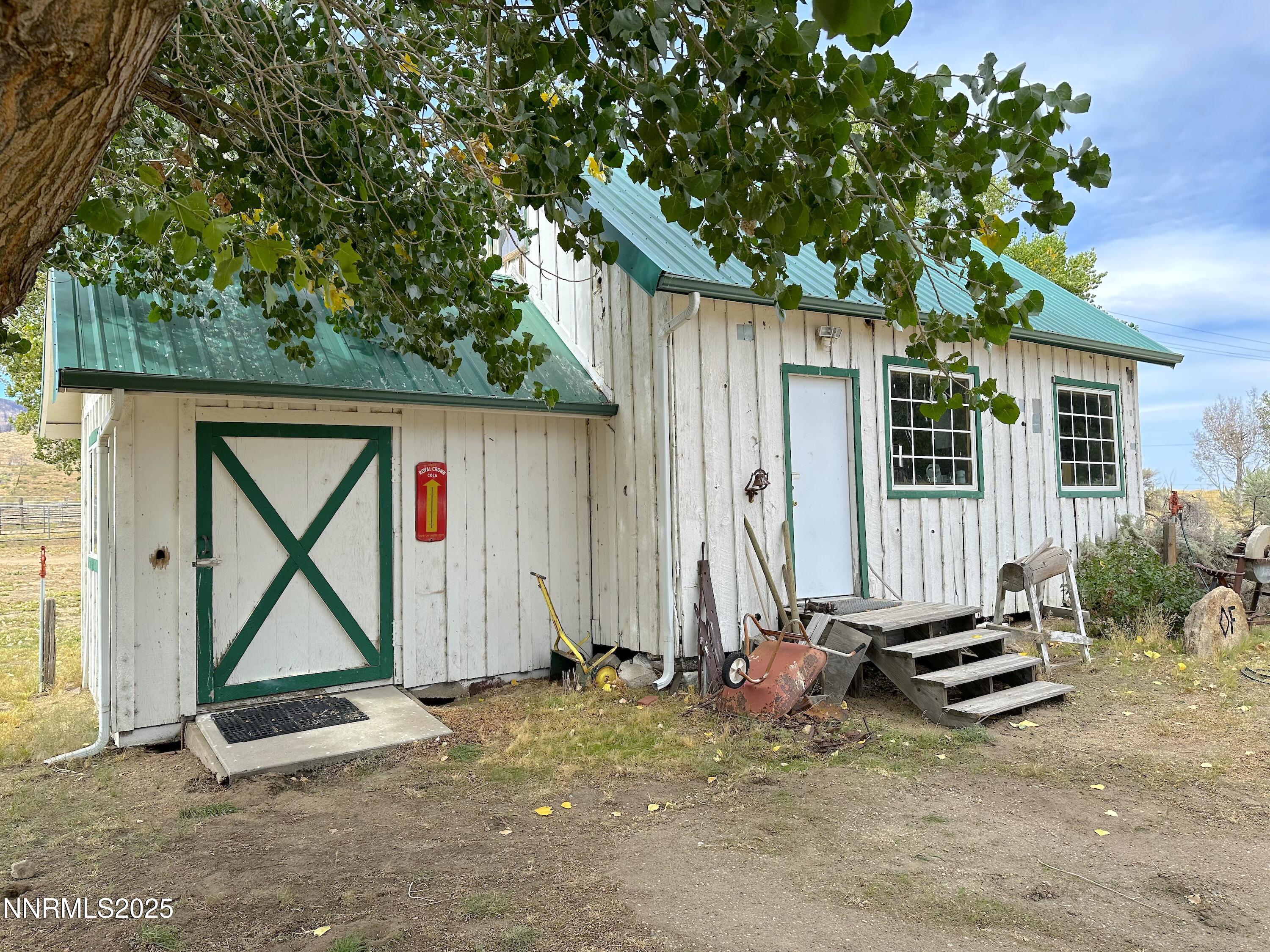 432-250 Constantia Road Doyle, CA 96109 - Photo 45 of 54 a backyard of a house with table and chairs