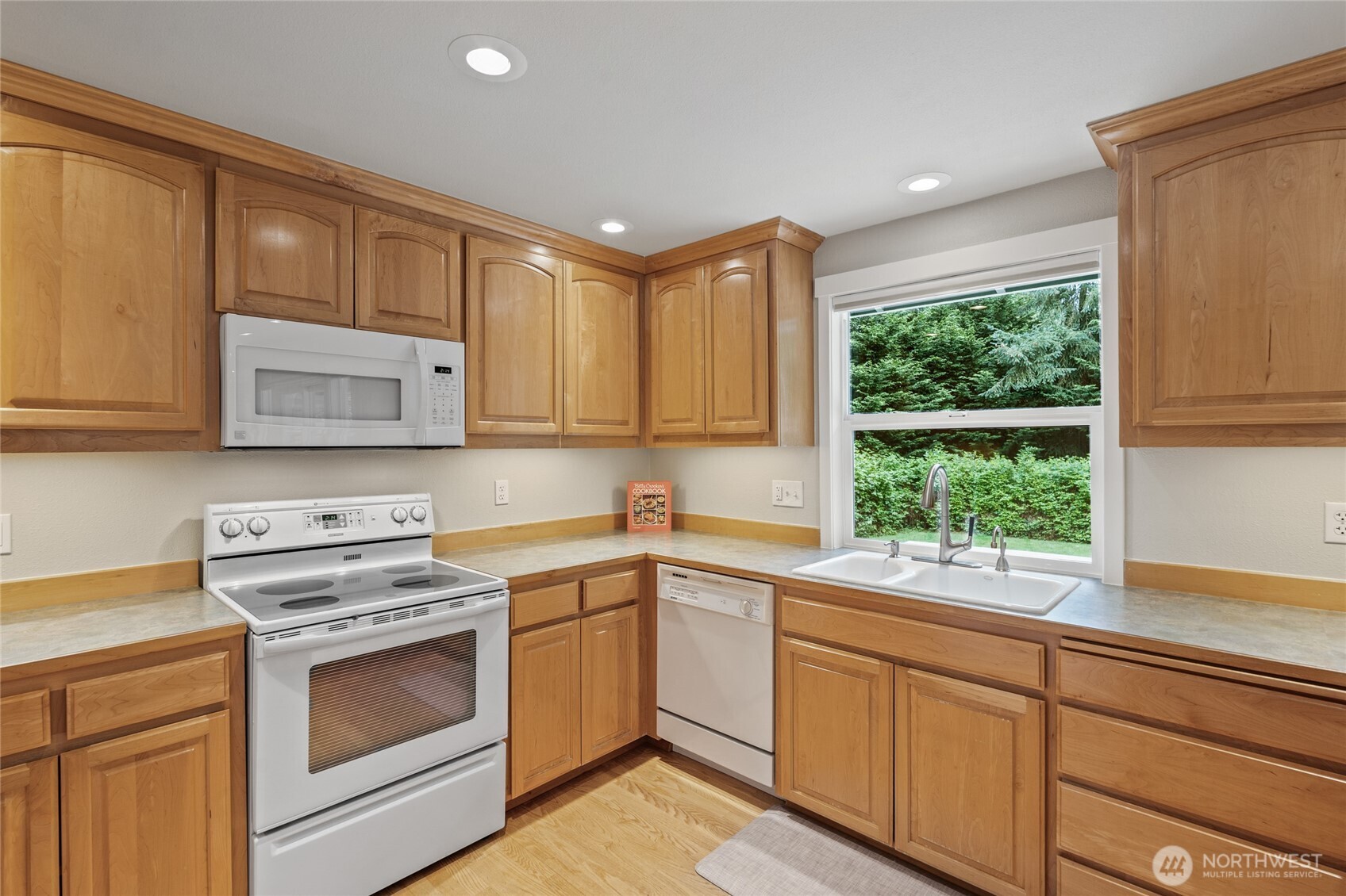4430 136th Place Southwest Edmonds, WA 98026 - Photo 11 of 40