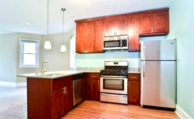 $2,200 | 1838 Ashland Avenue, Unit 1F, Evanston, IL 60201