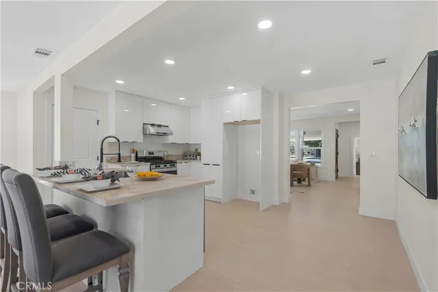 $799,800 | 14519 Dyer Street, Sylmar, CA 91342