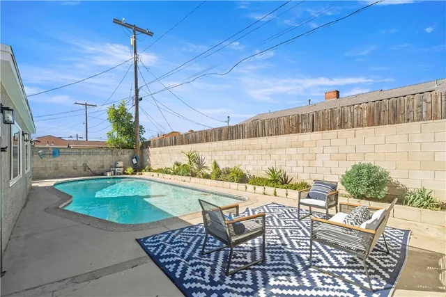 $799,800 | 14519 Dyer Street, Sylmar, CA 91342