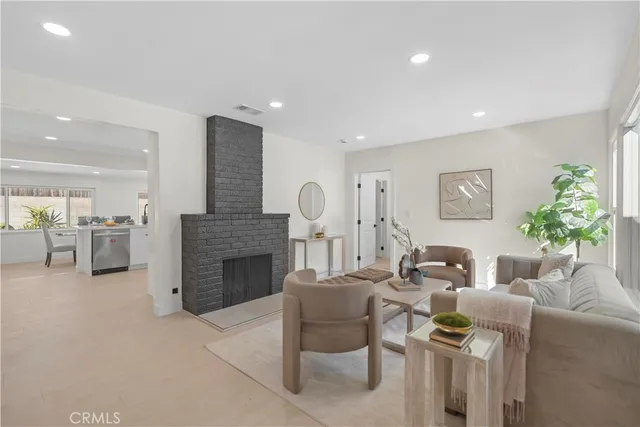 $799,800 | 14519 Dyer Street, Sylmar, CA 91342