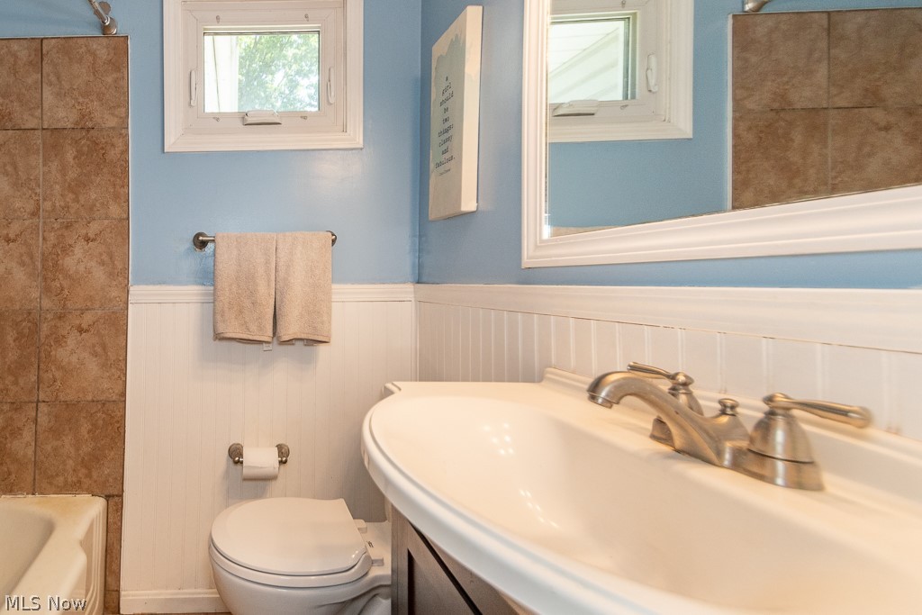 1369 Cranover Road Cleveland, OH 44124 - Photo 15 of 31