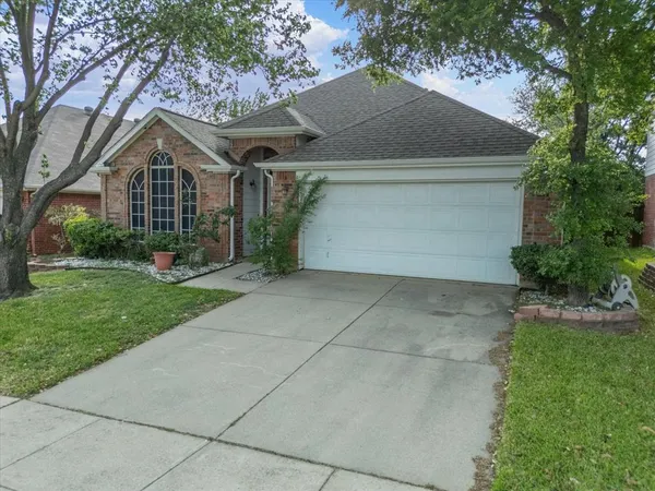 $480,000 | 2101 Oak Manor Drive, Bedford, TX 76021