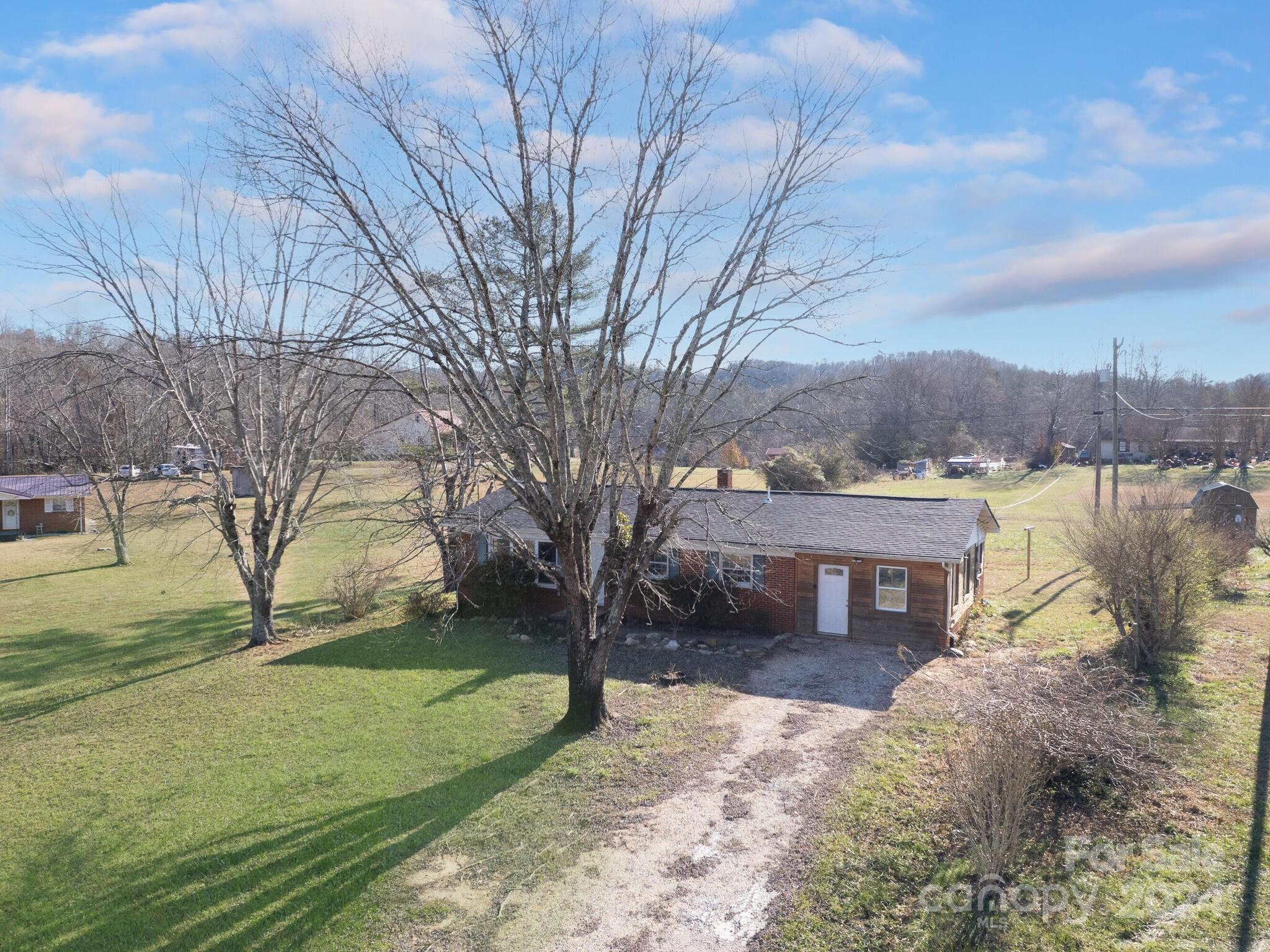 454 Mount Pleasant Road Marion, NC 28752 - Photo 3 of 30 Gallery Image 3