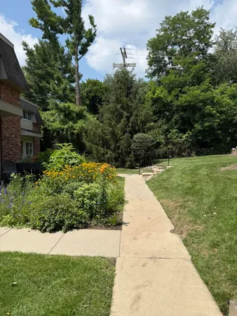 $1,800 | 519 Longshore Drive, Unit B, Ann Arbor, MI 48105