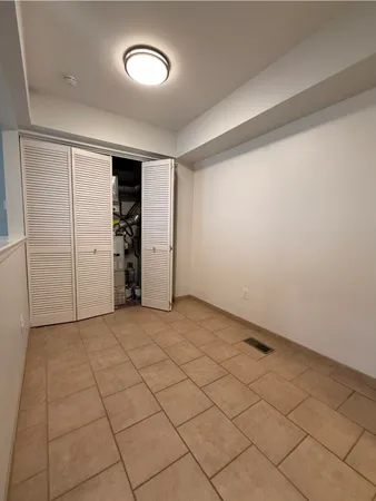 $1,600 | 519 Longshore Drive, Unit B, Ann Arbor, MI 48105