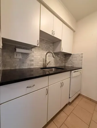 $1,800 | 519 Longshore Drive, Unit B, Ann Arbor, MI 48105