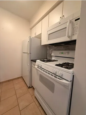 $1,800 | 519 Longshore Drive, Unit B, Ann Arbor, MI 48105