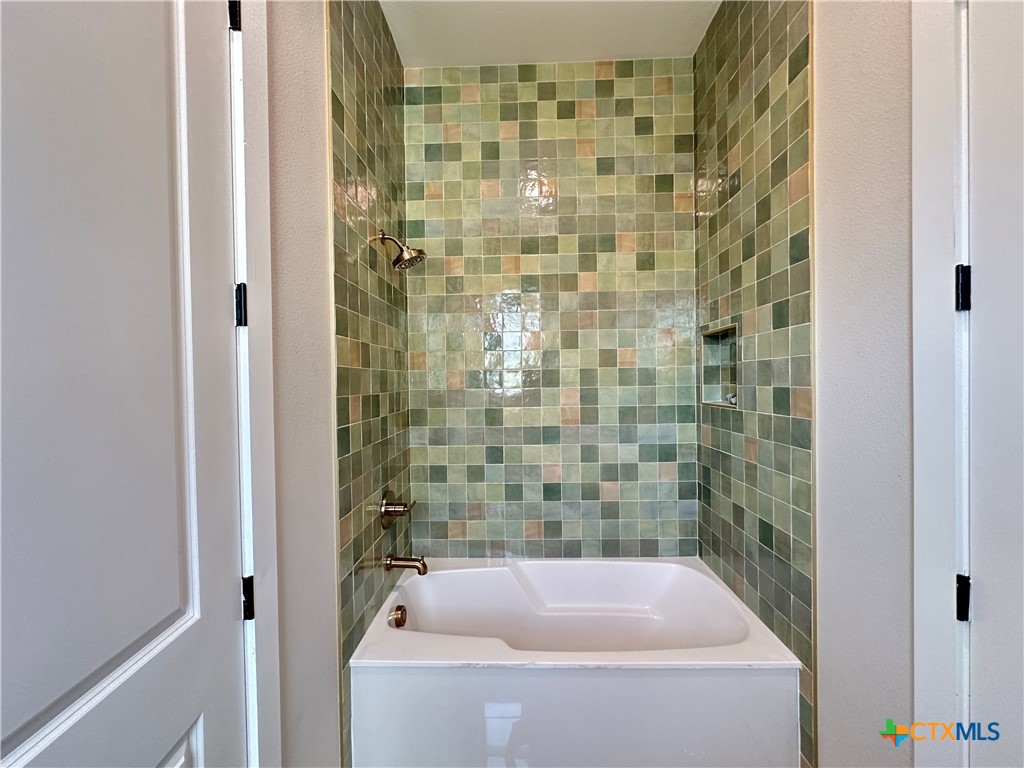 418 Dos Rios Drive Belton, TX 76513 - Photo 18 of 41 a bathroom with a bathtub and shower