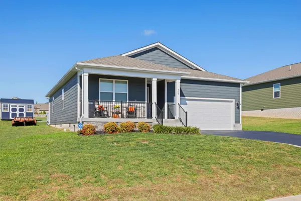 a view of a house with backyard and porch