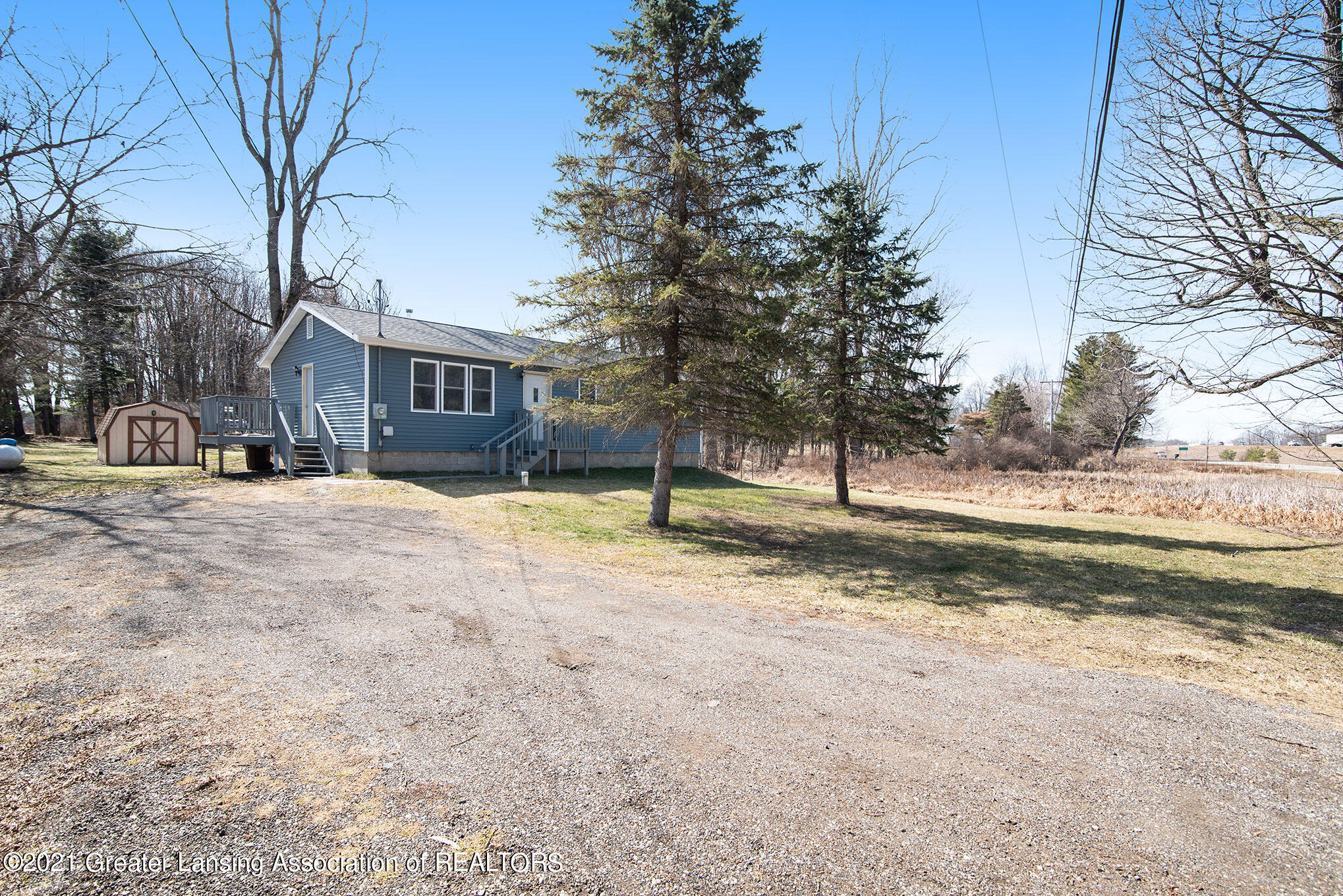 6717 Lansing Road Perry, MI 48872 - Photo 2 of 25 19