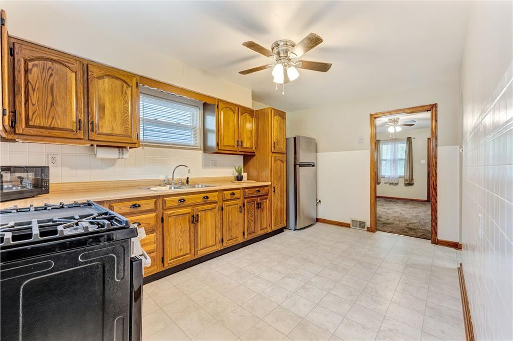 524 Beaver Road Ambridge, PA 15003 - Photo 6 of 25 Gallery Image 6