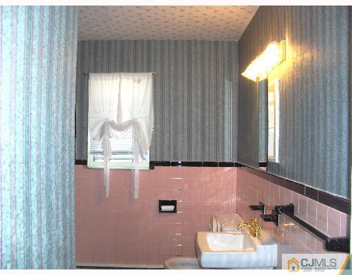 60 Fox Road, Unit 1B Edison, NJ 08817 - Photo 4 of 5 Gallery Image 4