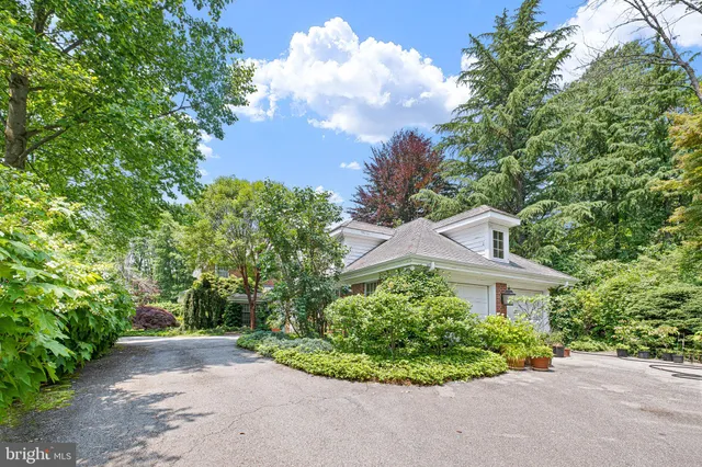 $1,499,900 | 2 Farron Drive, Kennett Square, PA 19348