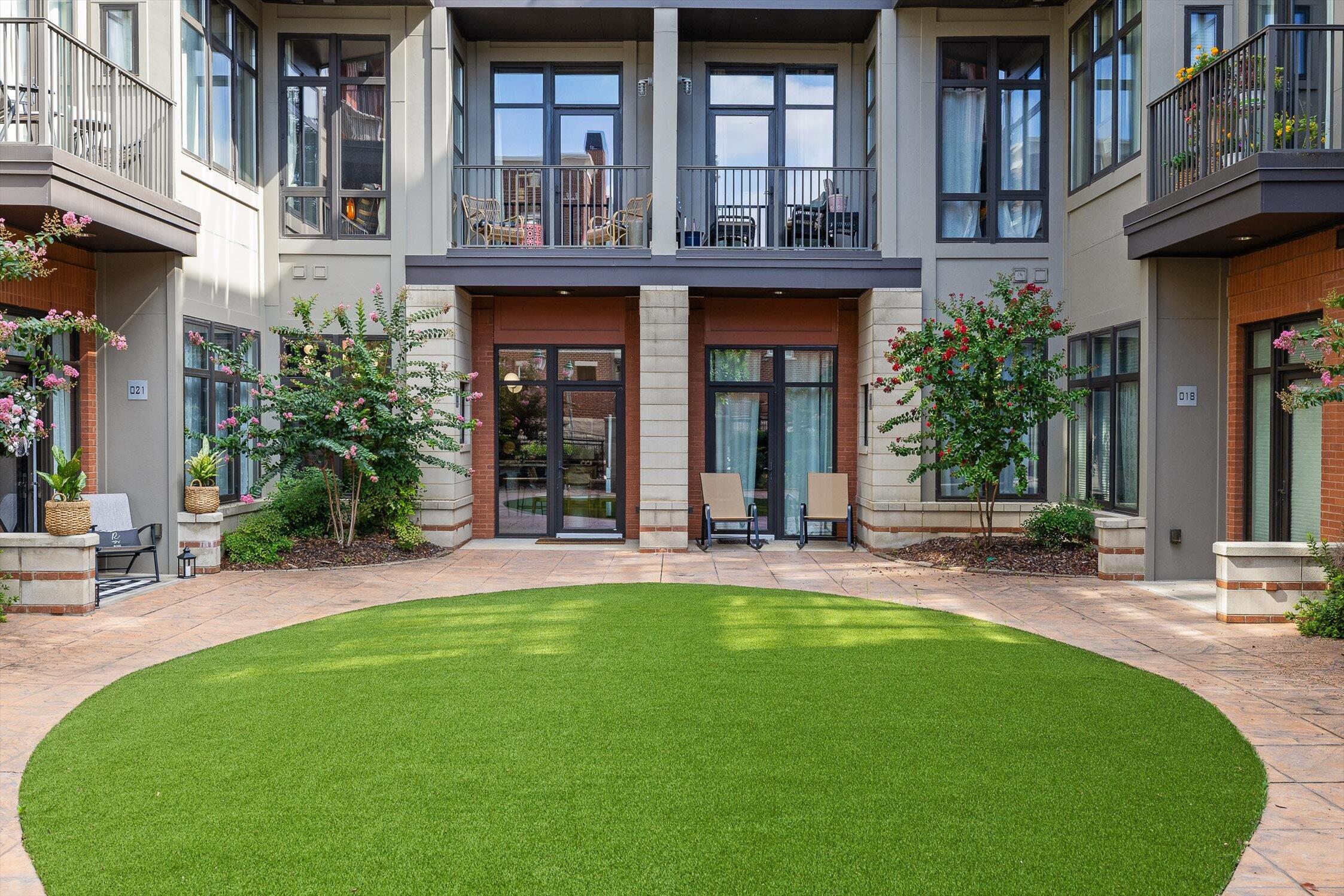 129 Walnut Street, Unit 20 Chattanooga, TN 37403 - Photo 1 of 51 Entry in private courtyard