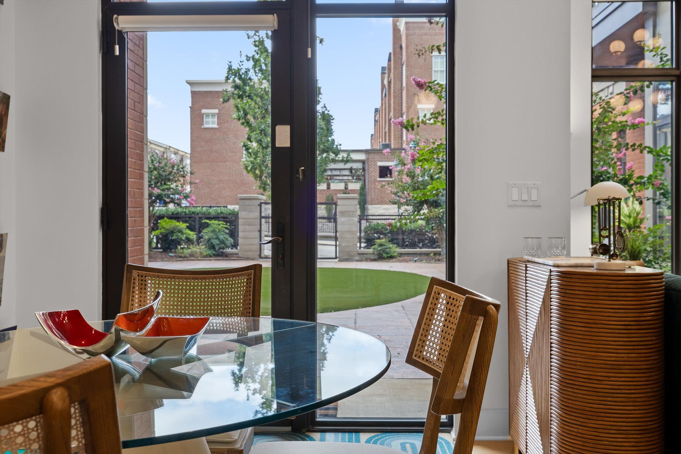129 Walnut Street, Unit 20 Chattanooga, TN 37403 - Photo 23 of 51 View of courtyard