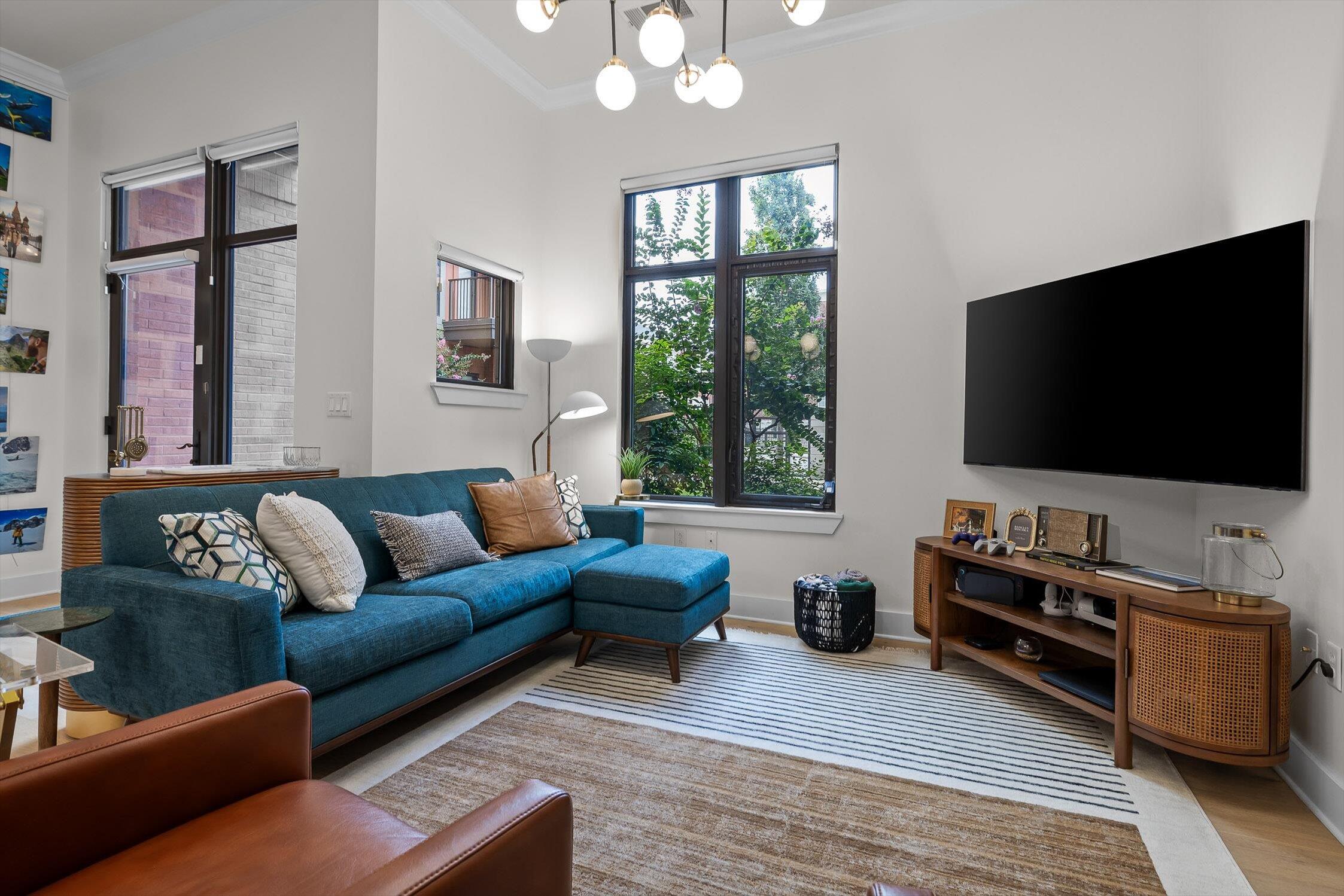 129 Walnut Street, Unit 20 Chattanooga, TN 37403 - Photo 6 of 51 Living Room