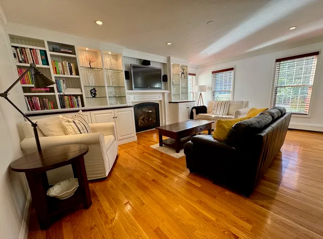 $1,239,000 | 23 Fredrickson Road, Norfolk, MA 02056