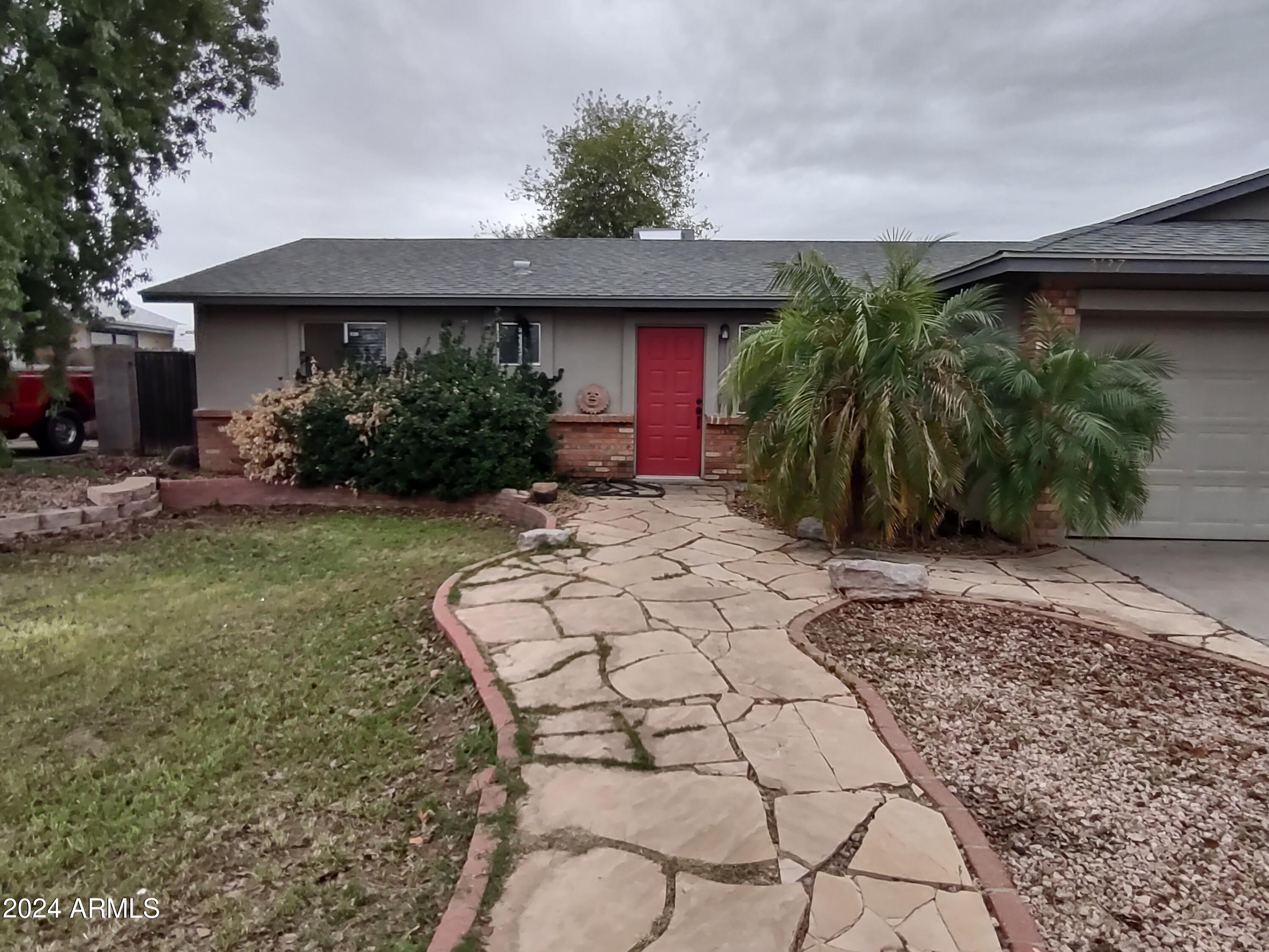 3137 East Diamond Avenue Mesa, AZ 85204 - Photo 5 of 35 Walkway to Front Door