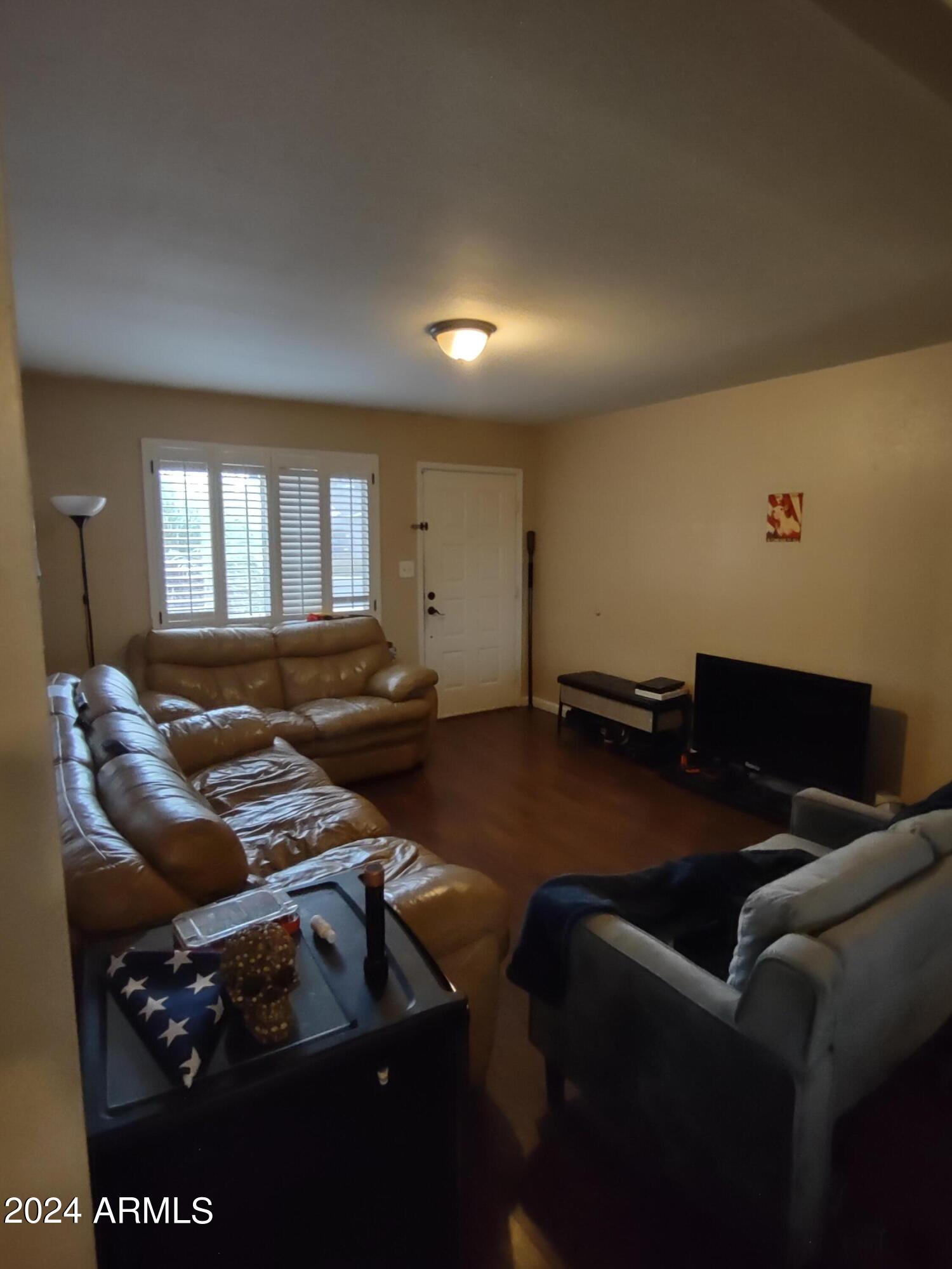 3137 East Diamond Avenue Mesa, AZ 85204 - Photo 8 of 35 Living Room