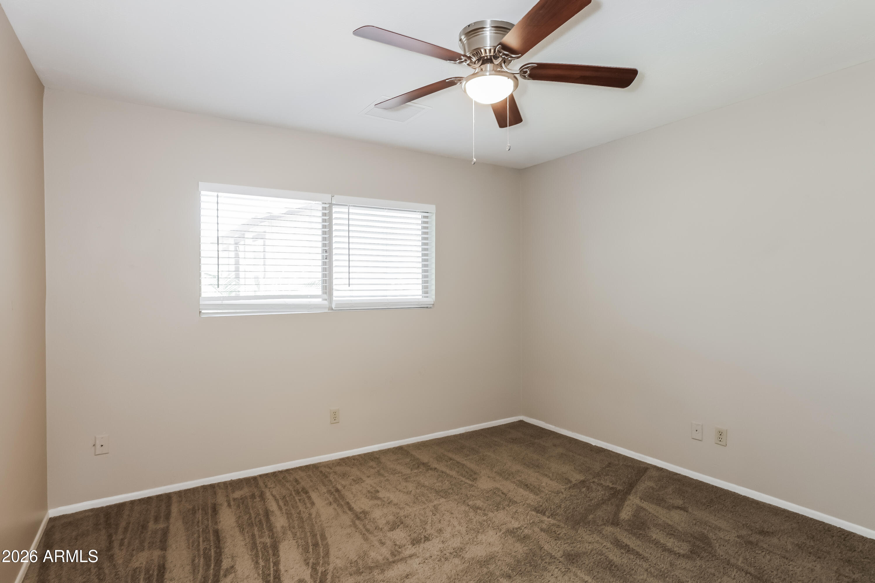 5620 West Hearn Road Glendale, AZ 85306 - Photo 9 of 15 1006311.5620 W HEARN RD - Bedroom