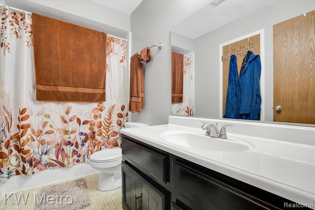 1411 Deerhurst Court Rochester Hills, MI 48307 - Photo 19 of 48