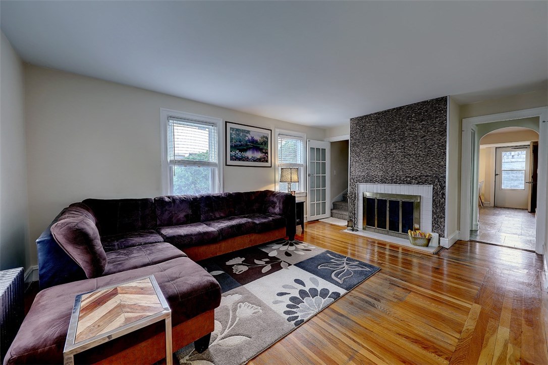 22 Spenstone Road Cranston, RI 02910 - Photo 2 of 23