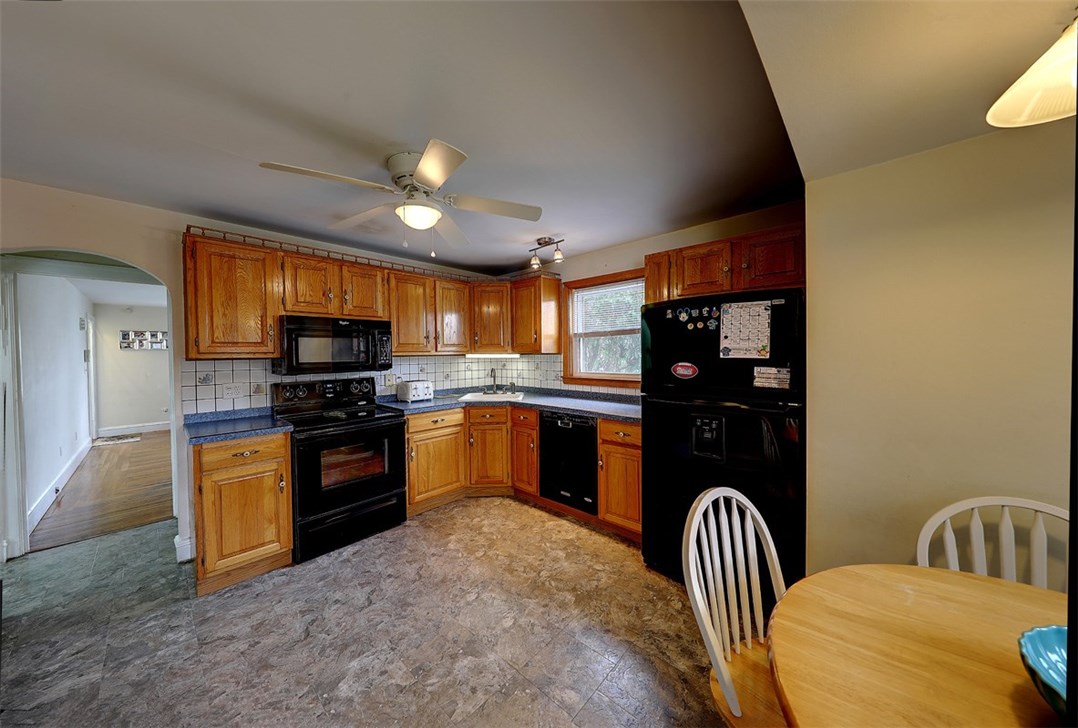 22 Spenstone Road Cranston, RI 02910 - Photo 5 of 23