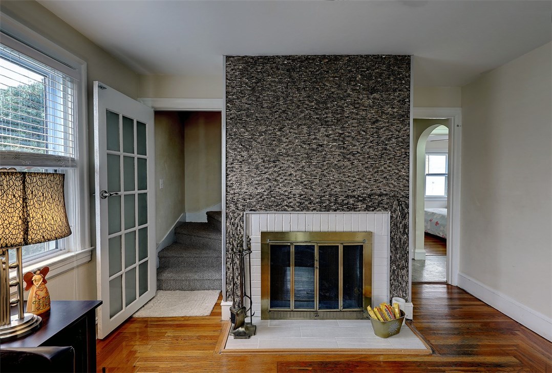 22 Spenstone Road Cranston, RI 02910 - Photo 9 of 23