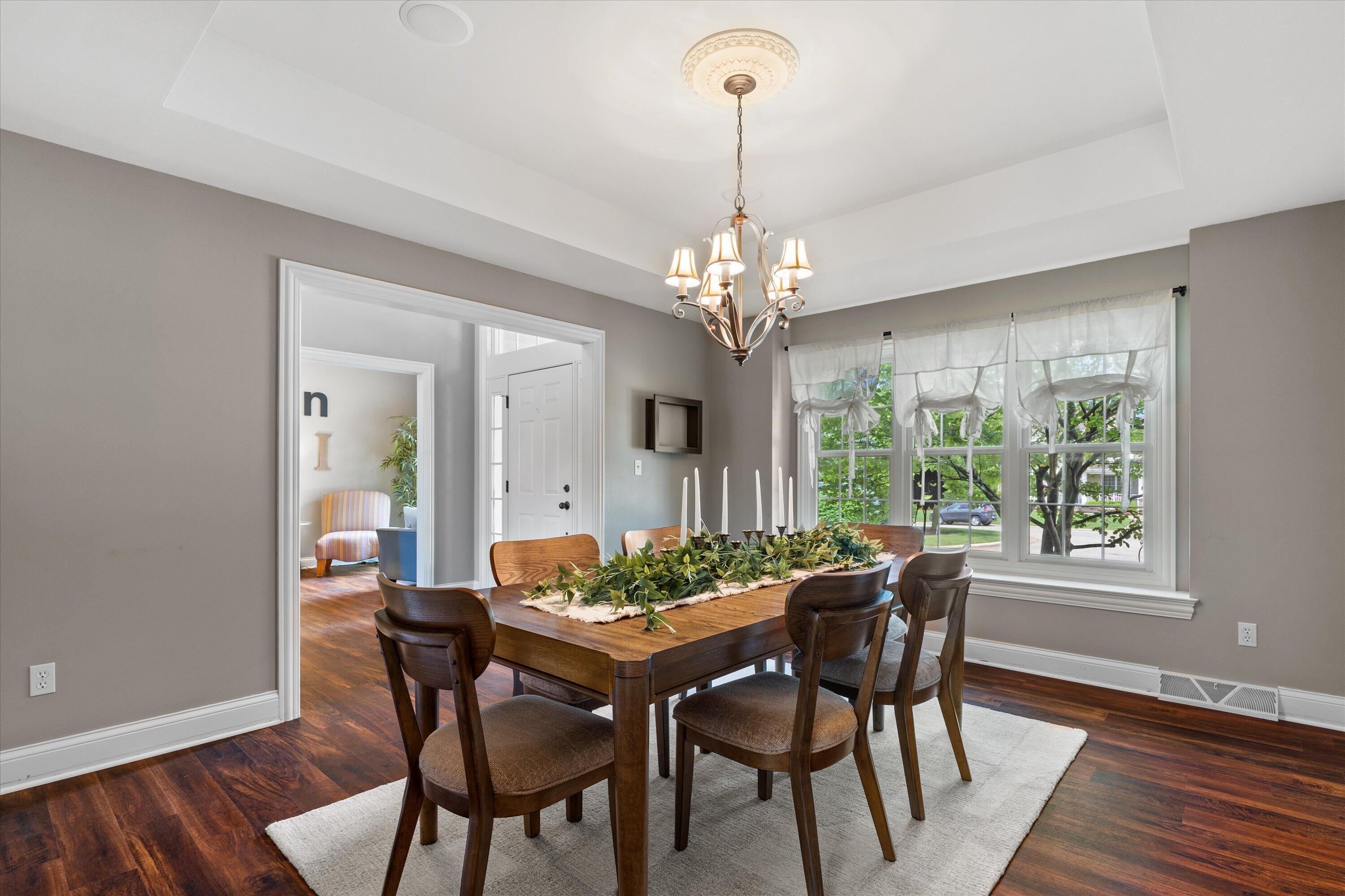 1822 Coach House Court Racine, WI 53406 - Photo 6 of 33 4-Dining Room