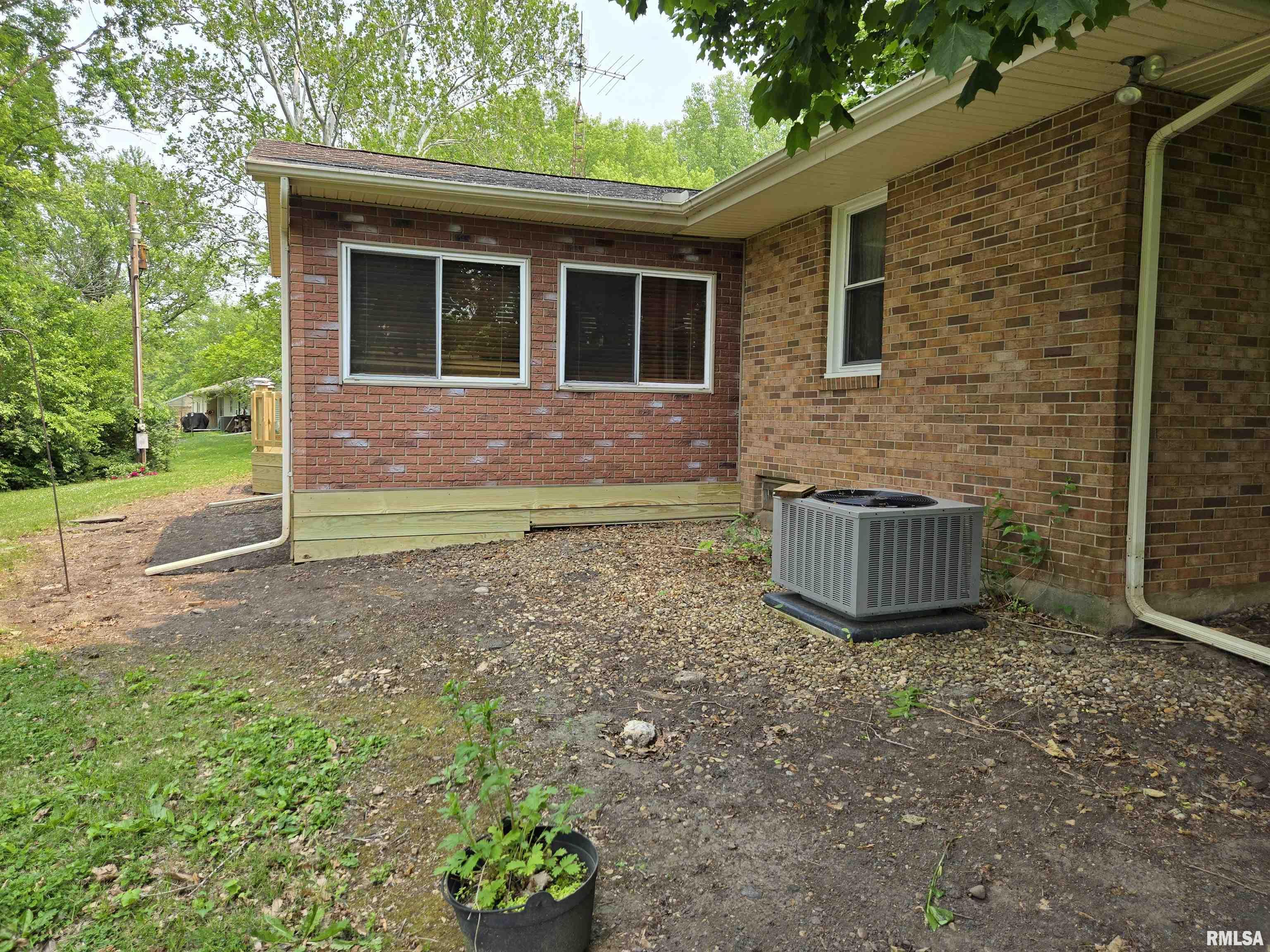 16324 East Cherokee Road Cuba, IL 61427 - Photo 34 of 46