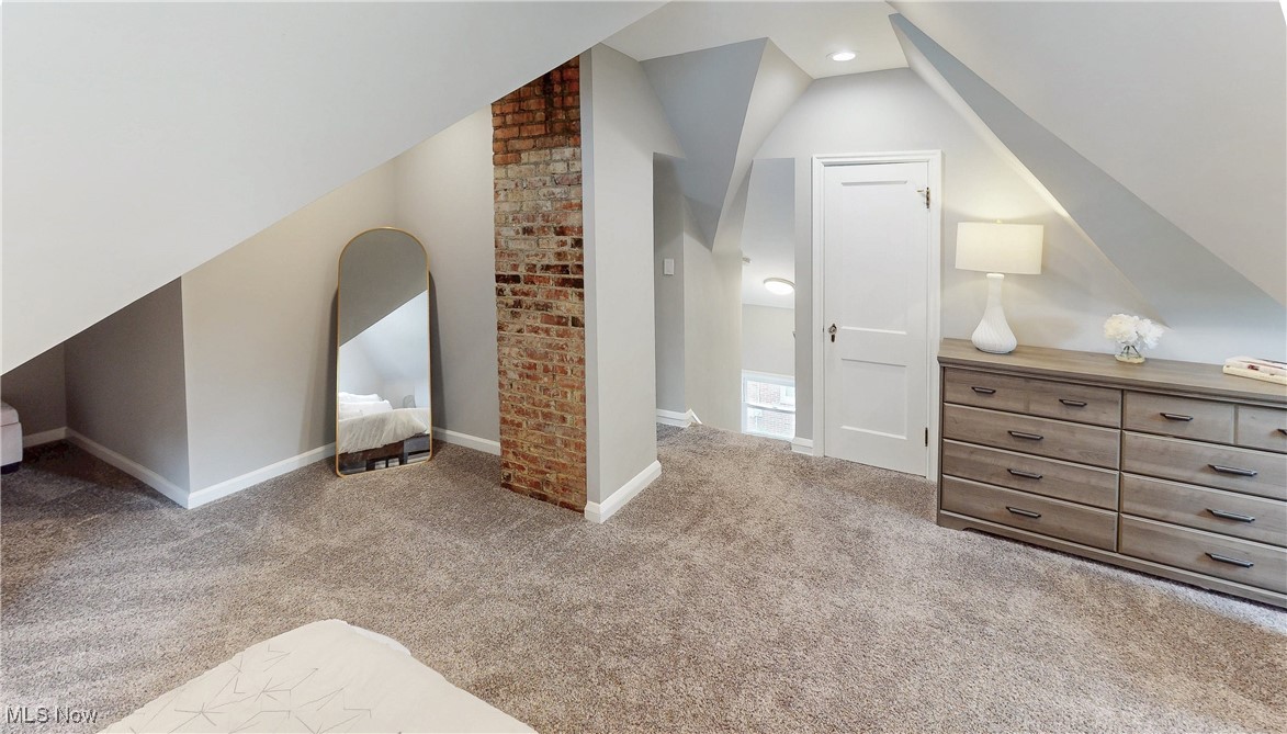 2431 Queenston Road Cleveland, OH 44118 - Photo 18 of 31
