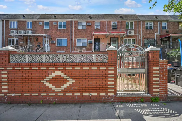 $899,000 | 150-52 76th Road | Kew Gardens Hills